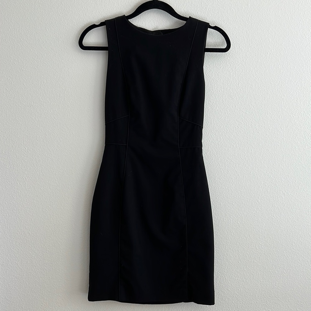 Black sleeveless dress